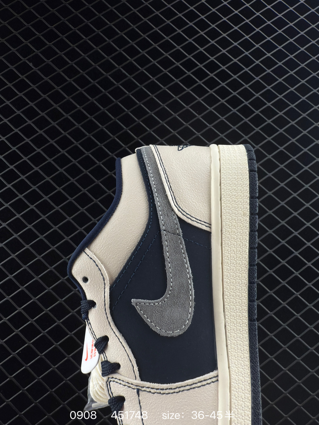 Air Jordan 1 Low supreme